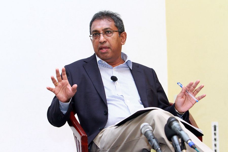 නිදහස් චතුරස්‍රයේ ඇවිදින මංතීරුව අබලන් - කඩිනම් පිළිසකර කිරීමක් ඉල්ලමින් හර්ෂ ද සිල්වාගෙන් ඉල්ලීමක්