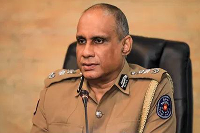 හිටපු පොලිස්පති සී.ඩී. වික්‍රමරත්න ගිනි අවියකින් වෙඩි තබාගෙන මරුට?