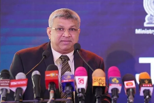 කුරුවිට බන්ධනාගාරයේ නොසන්සුන්තාව මැඩපැවැත්වීමට අවම බලය යෙදූ බව ඇමති කියයි