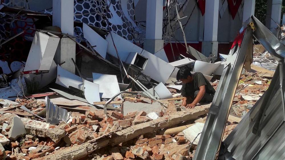 ඉන්දුනීසියාවට ප්‍රබල භූකම්පනයක් - දෙදෙනෙකු මරුට